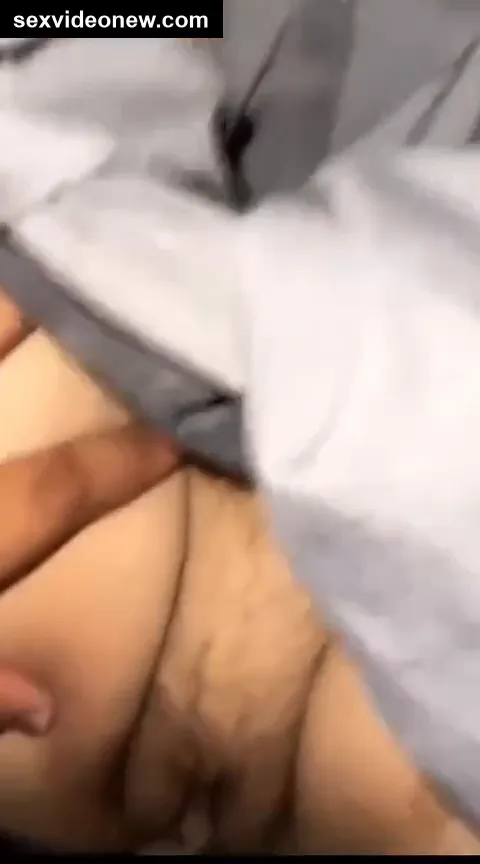 Big pussy of friend’s mom fucked in desi sex clip