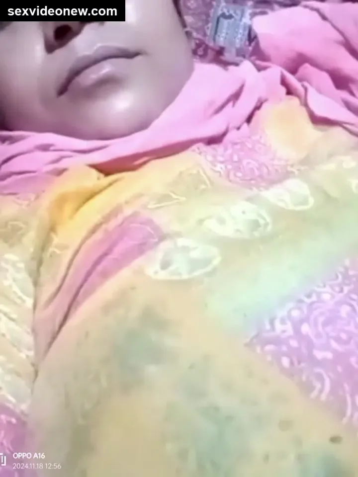 Lover gets to see housewife aunty’s tanker boobs live