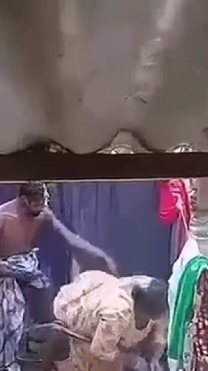 Big gaand muslim chachi fucked by bhatija in open bathroom