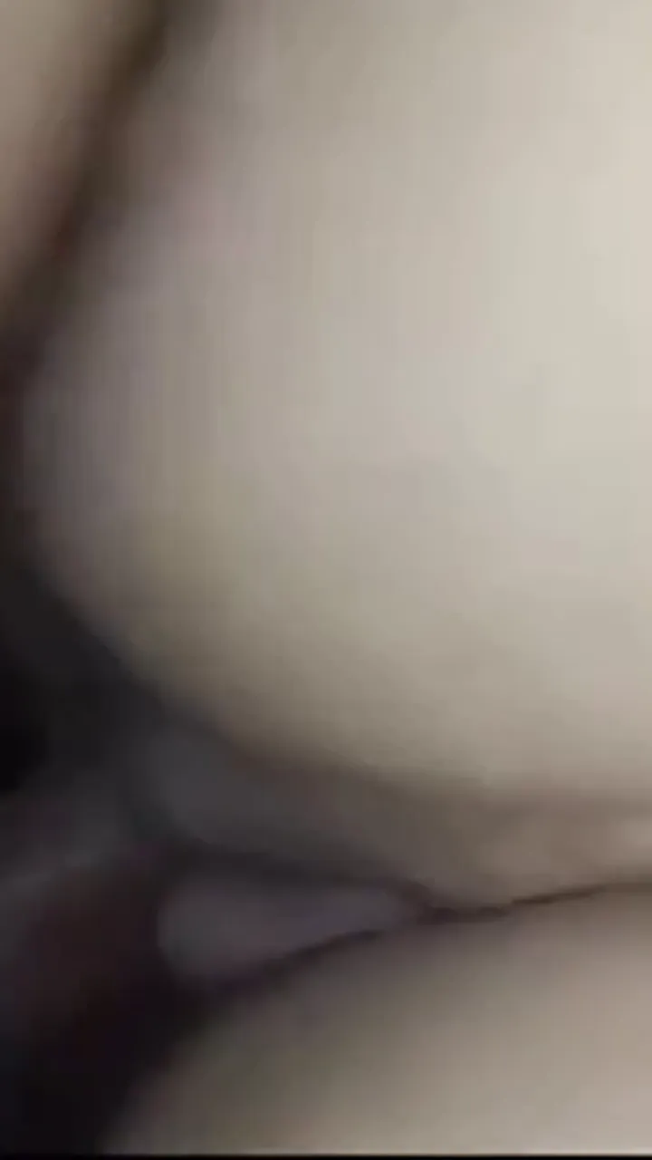 2 young guy shared pakisatni aunty in threesome video