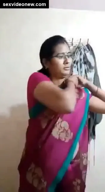 Telugu village aunty saree stripping hot clip