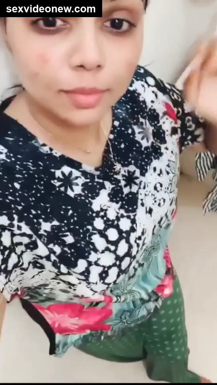 Hot bhabhi showing her tanker boobs in sexy selfie