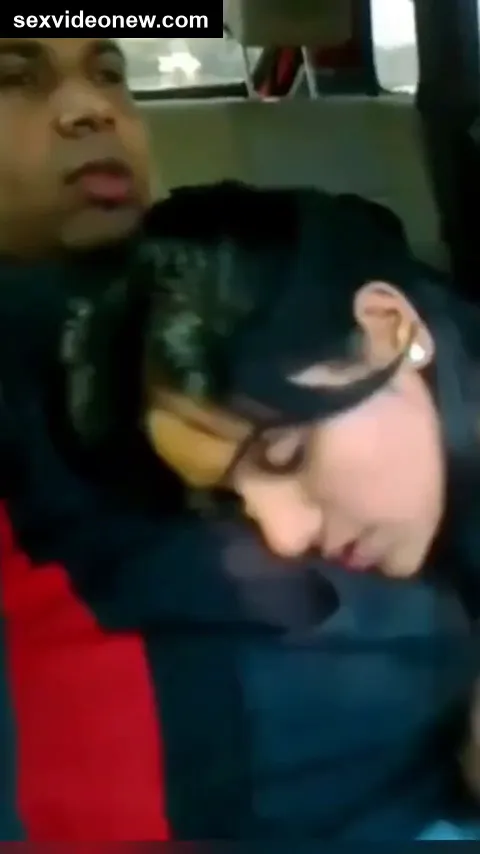 Telugu bhabhi and boss in car blowjob mms
