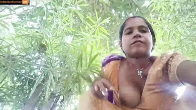 Aroused gujju bhabhi shows pussy and boobs in public park