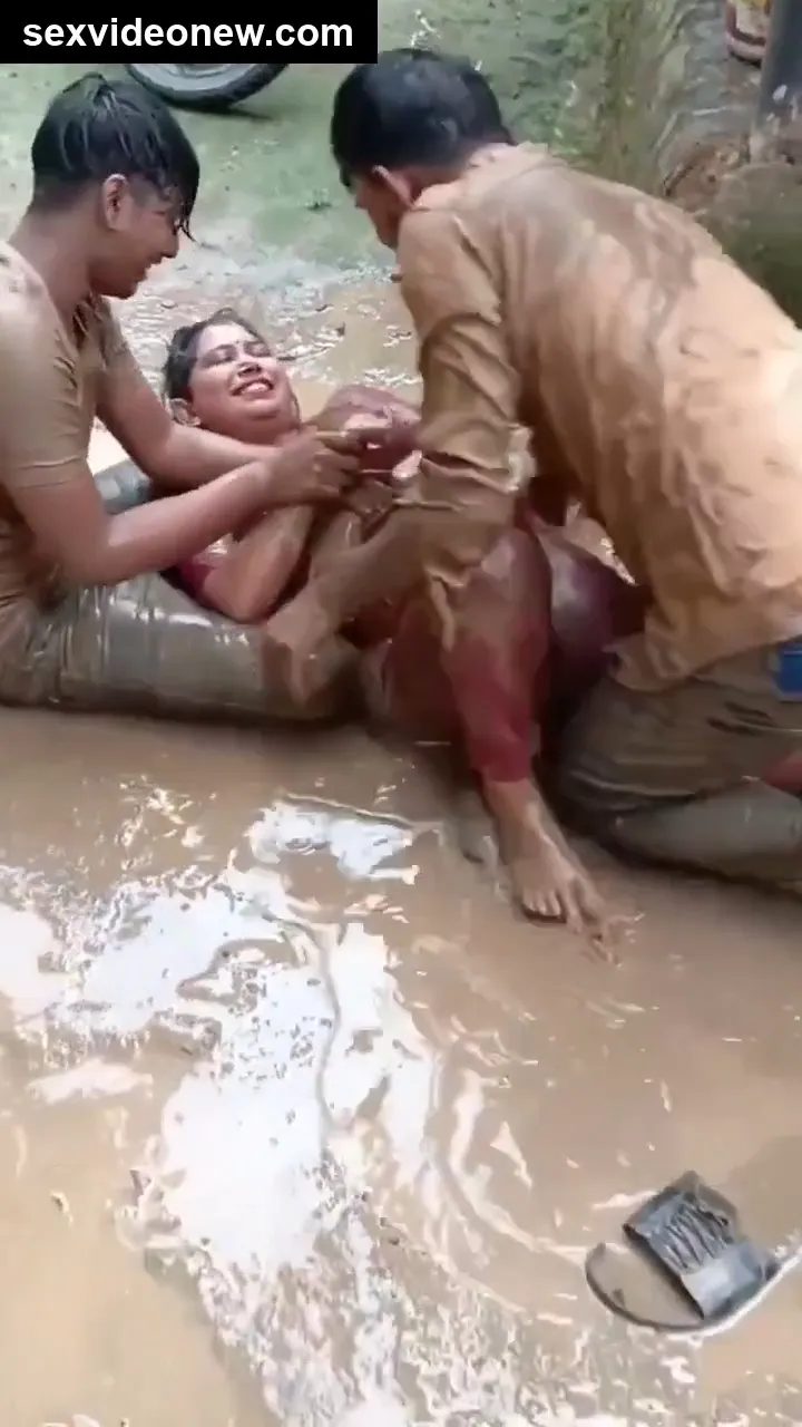 Telugu bhabhi touched everywhere while playing holi