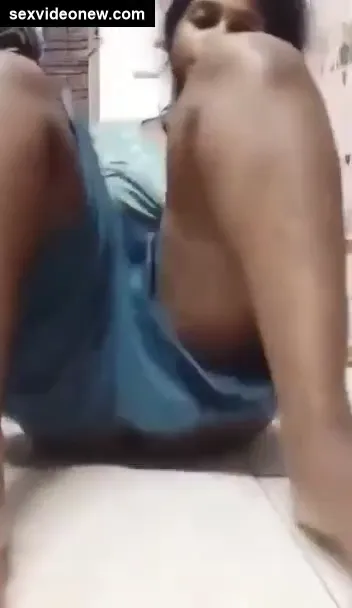 Telugu Bhabhi showing her black pussy in xxx selfie