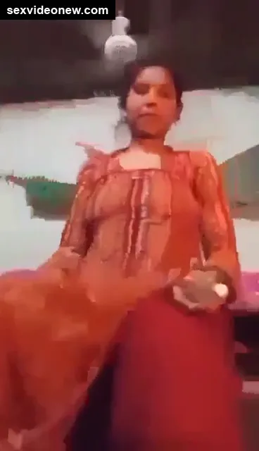 Telugu bhabhi fucking pussy and ass with glass bottle