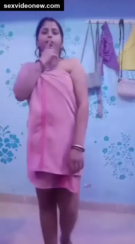 Telugu bhabhi with mangalsutra showing to lover