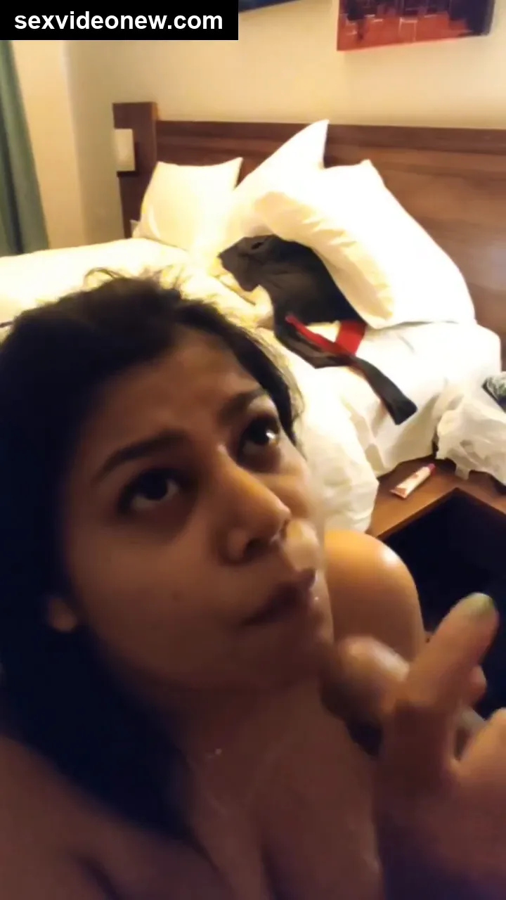 Horny boss aunty gets facial from big cock