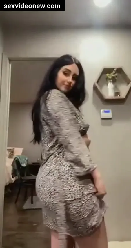 Russian callgirl showing busty figure in selfie
