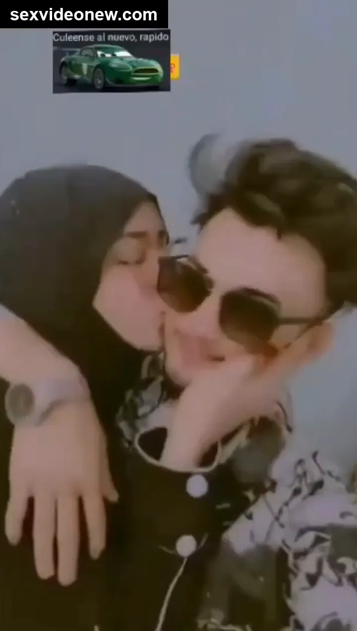 Mumbai hijabi chick with tiktok influencer