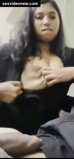 Horny telugu girl playing hot with boyfriend in xxx mms