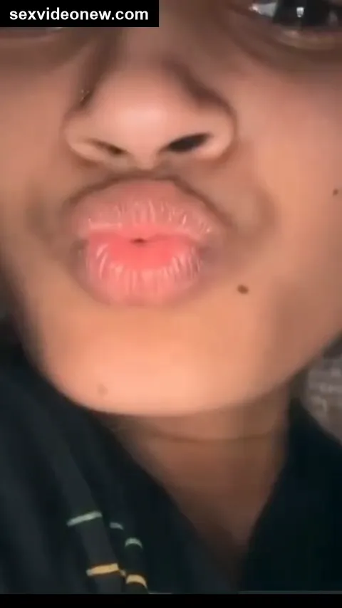 Kunwari desi girl showing her hot pussy in video call