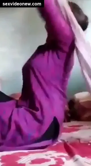 Sexy mms of young girl showing her chut (brinjal fucking)