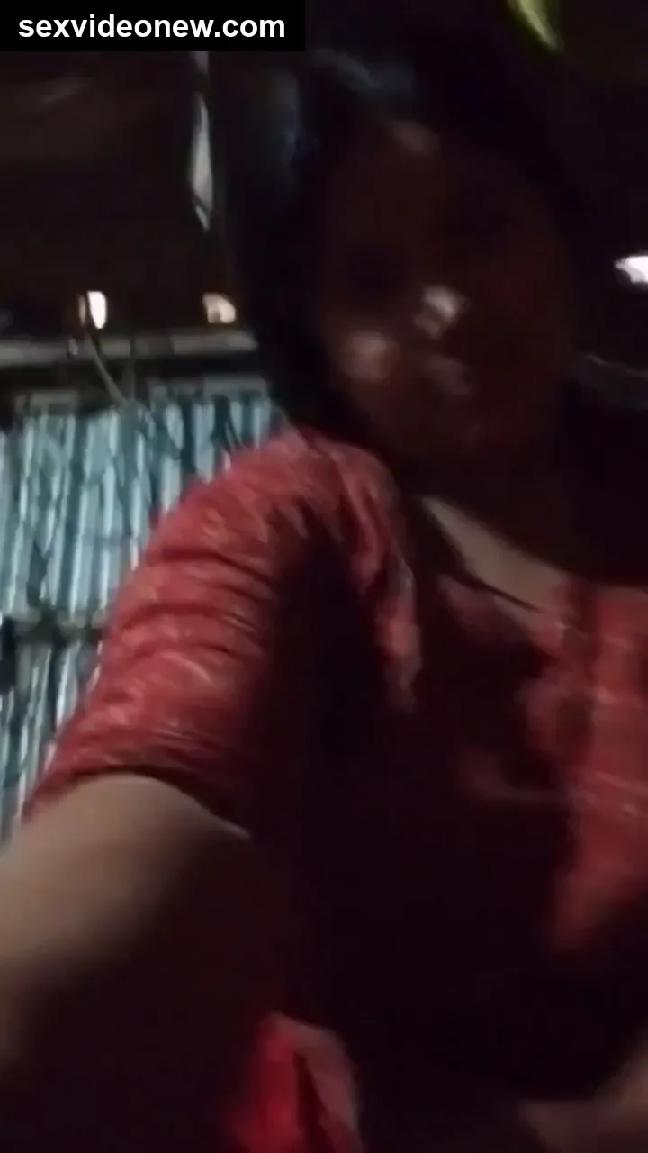 Unsatisfied telugu village mom showing tanker boobs live