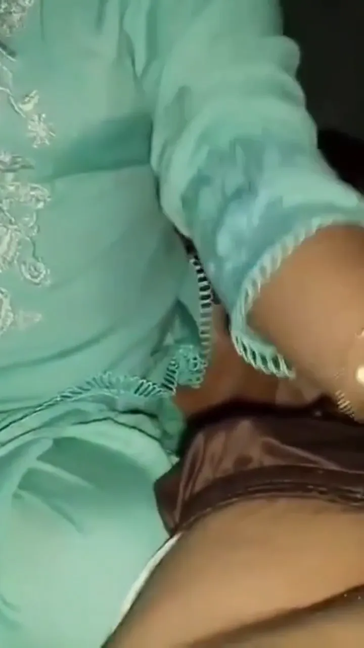Sexy Indian mausi garam sex with bhanja