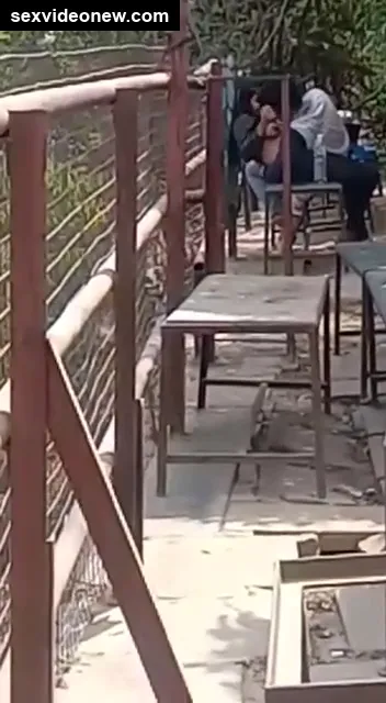 College girl sucking and fucking in secret park mms