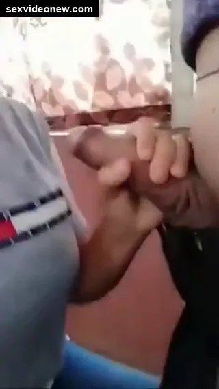 Young desi niece sucking chacha ka lund