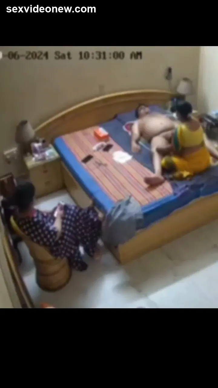 Desi couple getting massage from kamwali aunty (CCTV)