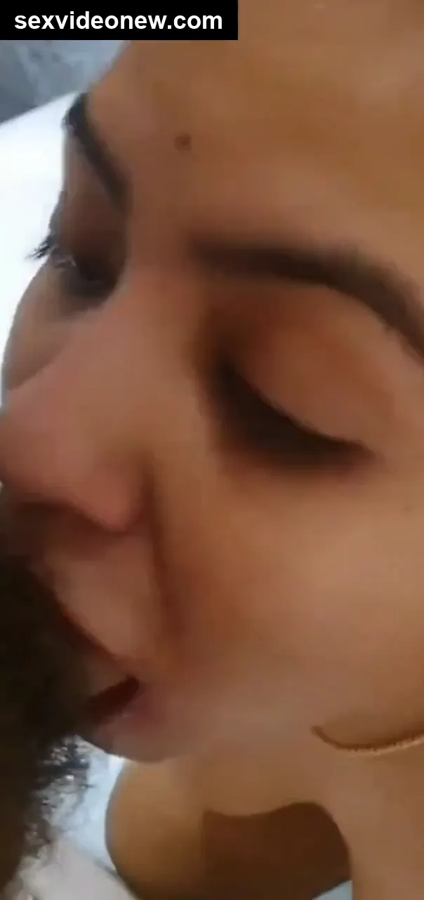 Indian wife giving deepthroat to husband in honeymoon