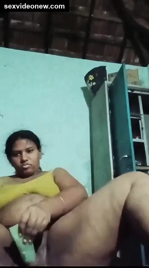 Dehati lady fucking her pussy with tube cream