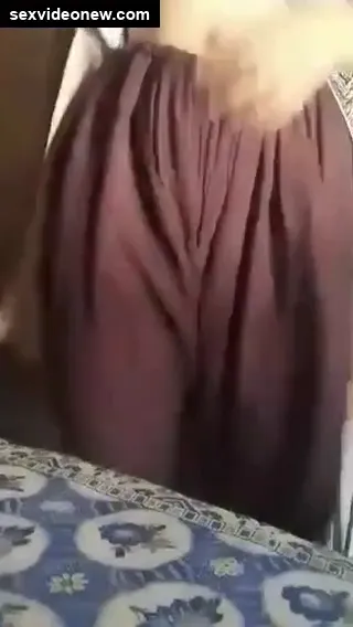 Clean shaved fuddi busty gaand show of Telugu aunty