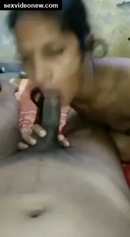 Gujju housewife aunty lollipop sucking video