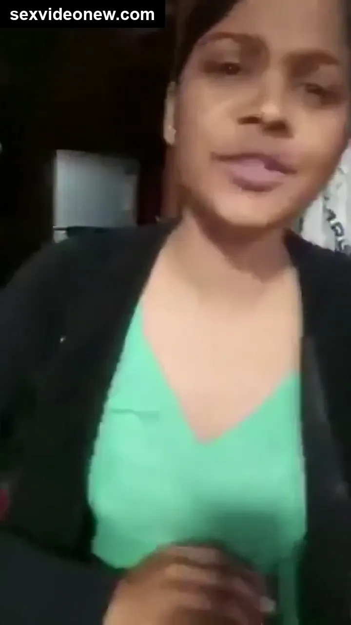 Young telugu girl showing kunwari fuddi in home mms video