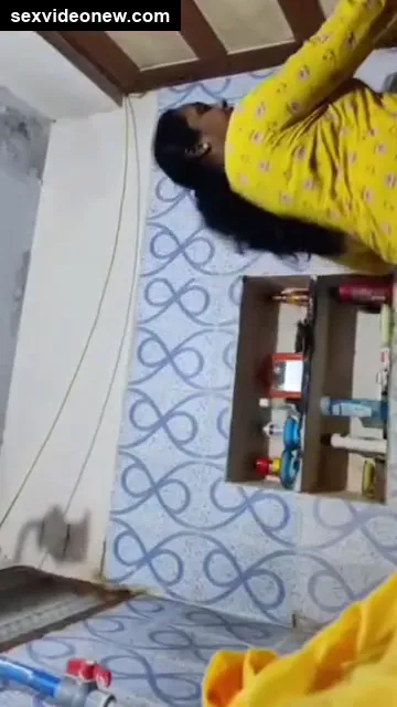 Telugu aunty showing boobs to lover from bathroom
