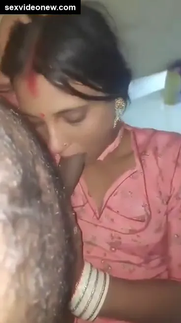 Sanskari telugu wife sucks big cock