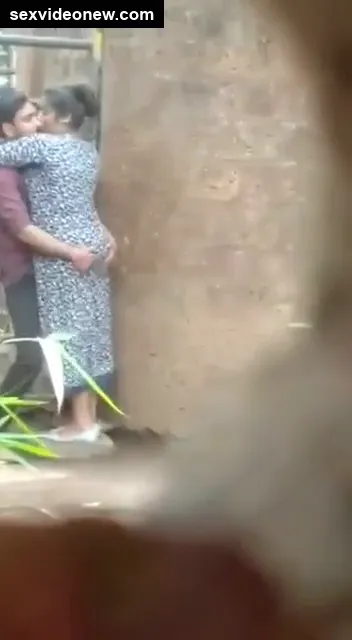 Cheating bhabhi giving blowjob in garden - Hidden cam mms