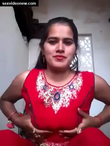 Telugu Bhabhi showing hairy armpits and pussy in video call