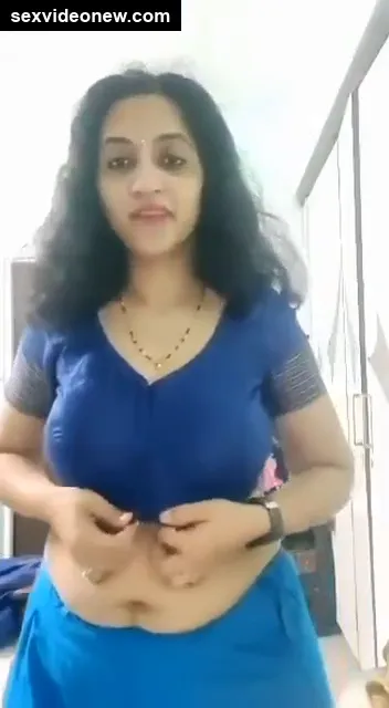 Mature telugu housewife strips blue blouse to show her boobs