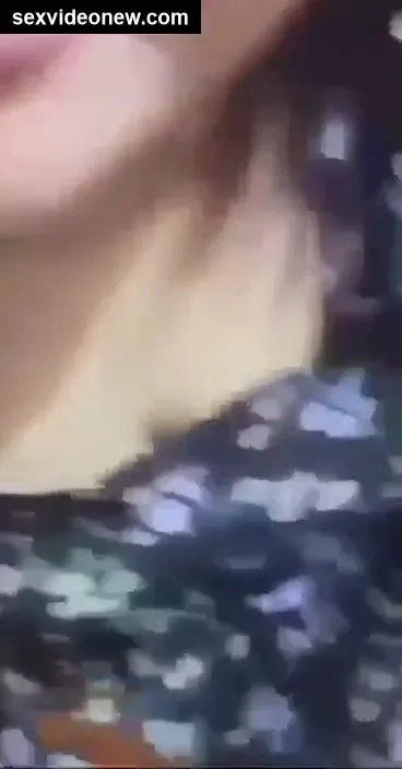 Lucky guy gets deep sucking by himachal milf aunty