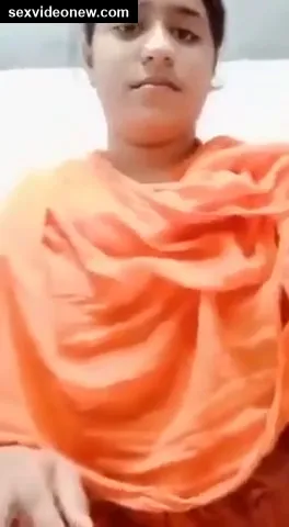 Telugu bhabhi shows big tits and hairy chut in xxx video