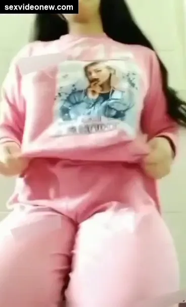 Indian hot bhabhi fingering her pink pussy