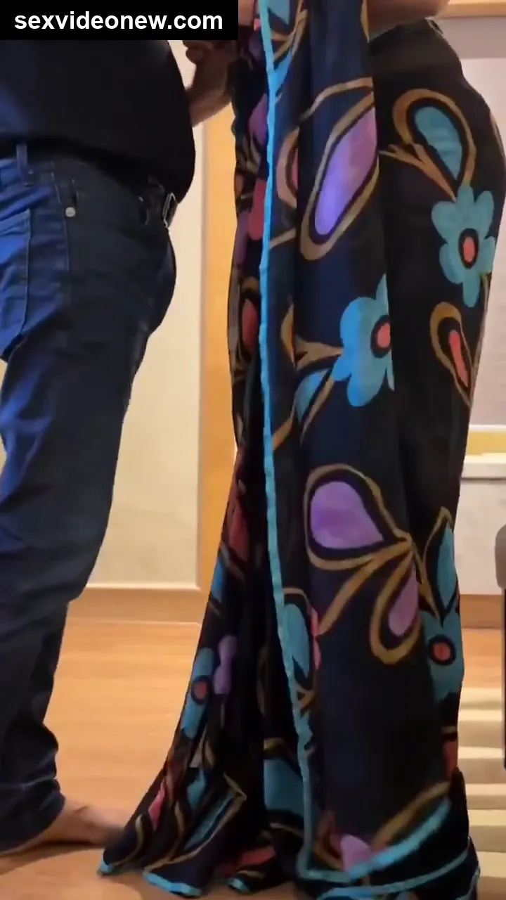 Telugu bhabhi xxx porn video - Padosi uncle enjoying with her