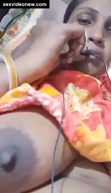 Bihari aunty showing pink pussy in live video call