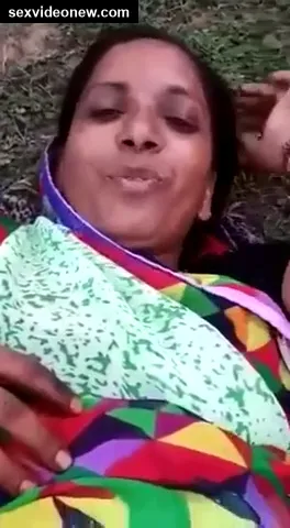 Telugu kamwali bhabhi fucked in garden by security guard