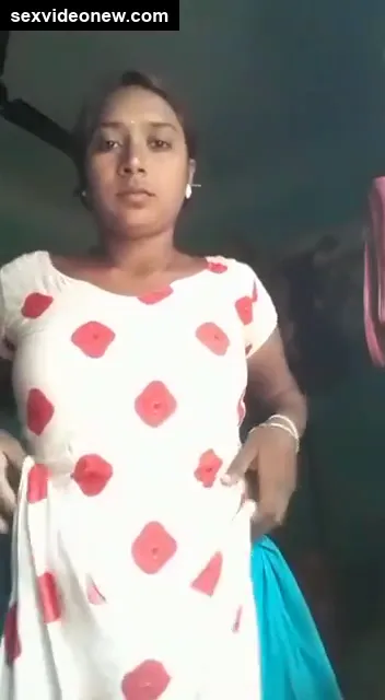 Desi telugu village bf of young girl showing her pussy