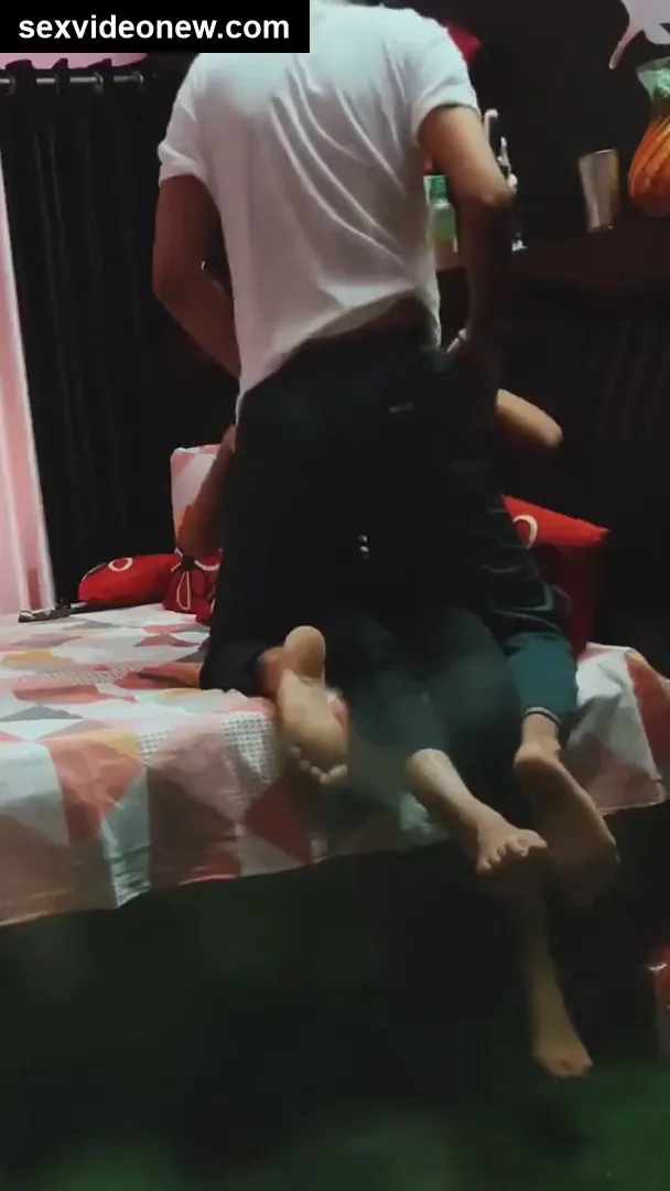 Desi mangetar girl fucked in bedroom in telugu mms