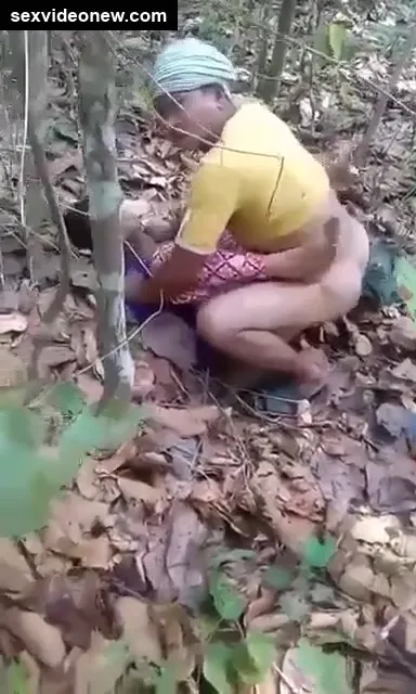 Assam girl from Bongaigaon pussy chudai in jungle