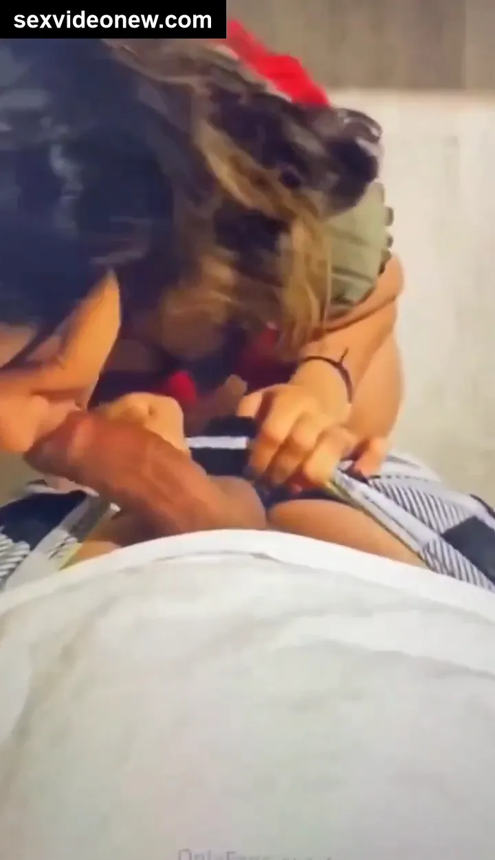Obedient office lover bhabhi sucking like a candy