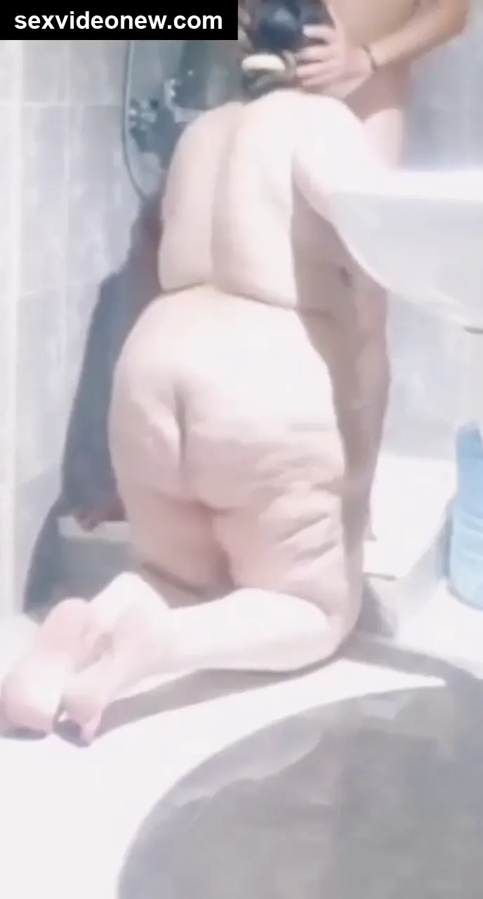 Young lover boy mouth fucking mature aunty