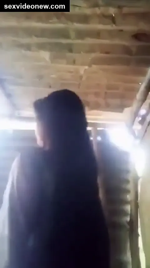 Poor telugu girl showing pussy while taking bath