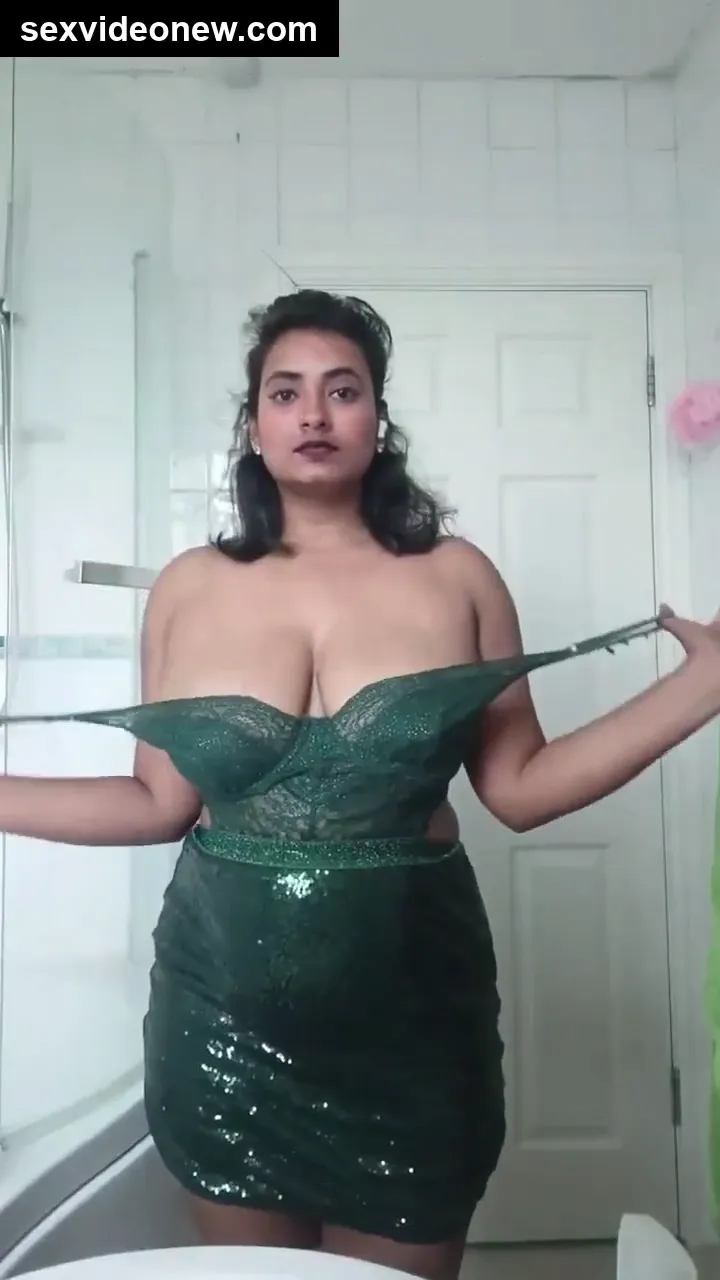 Tanker boobs bhabhi showing nude body in whatsapp video call