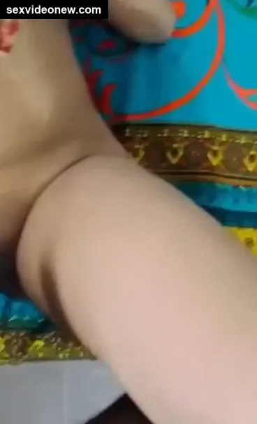 Unmarried desi girl taking big cock and feeling the pain!