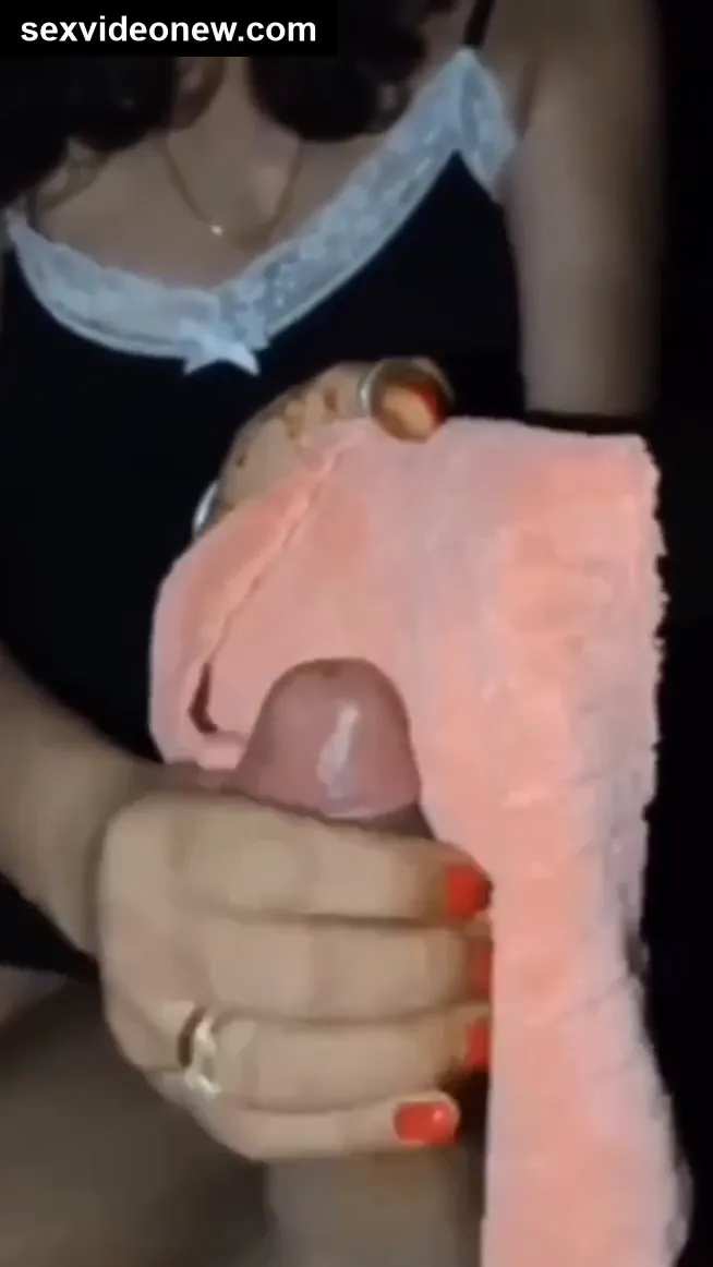 Mumbai saree aunty playing with young cock