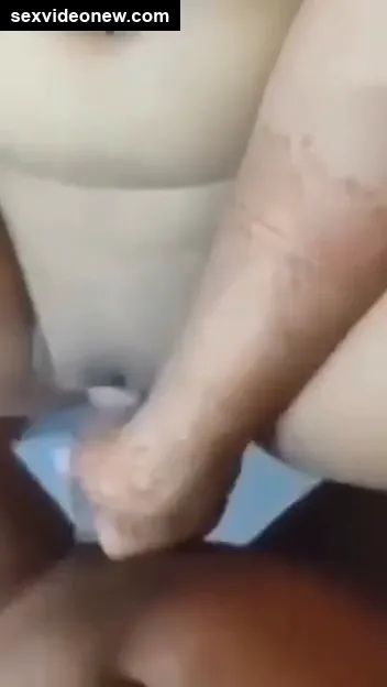 Muslim bangle bhabhi setting cock in her pussy hole