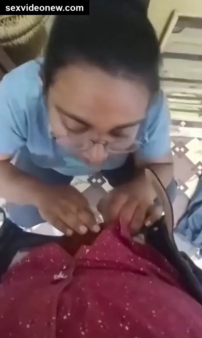 Full garam blowjob by chashmish desi girl